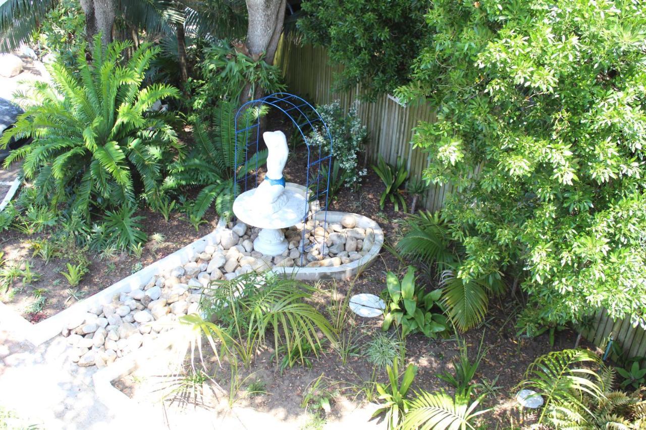 Blue'S Guest House - East London Bonza Bay Екстер'єр фото