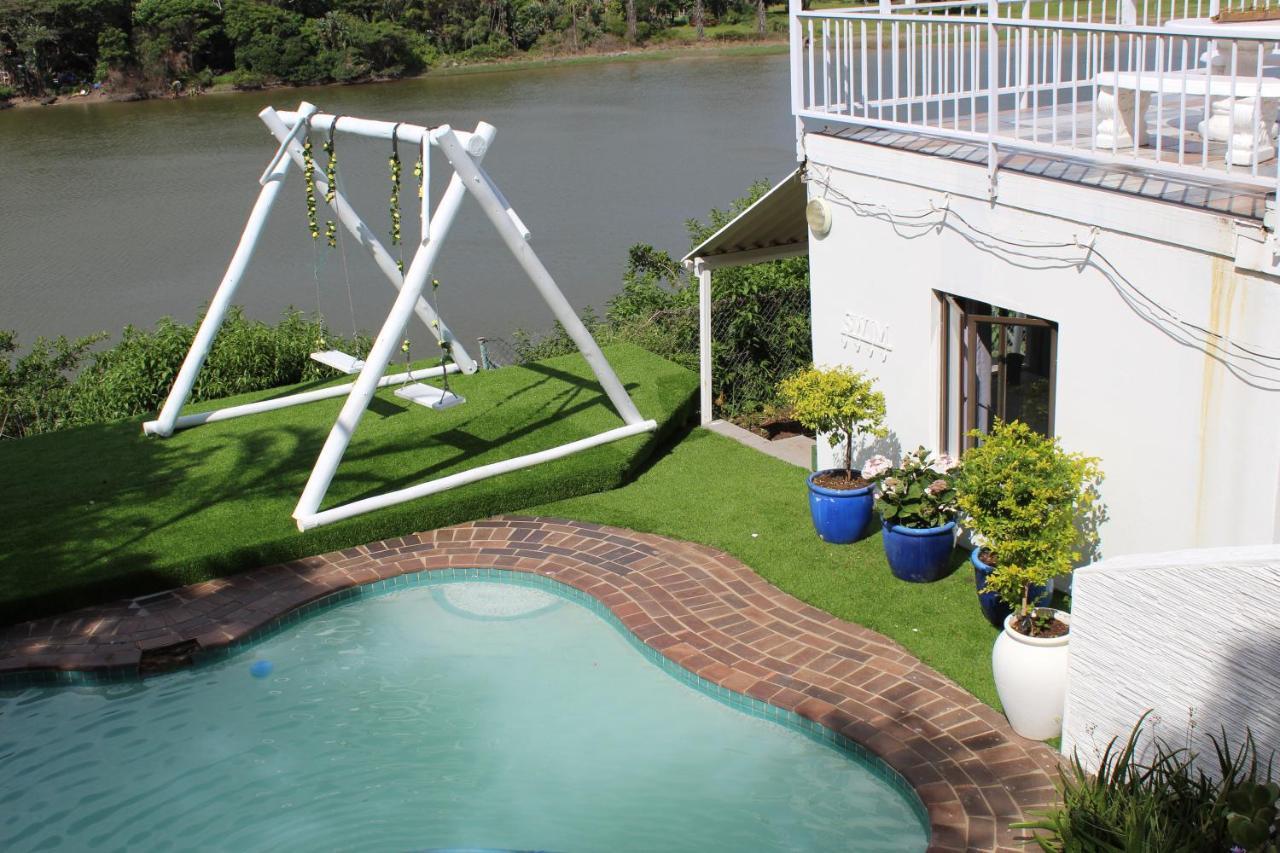 Blue'S Guest House - East London Bonza Bay Екстер'єр фото