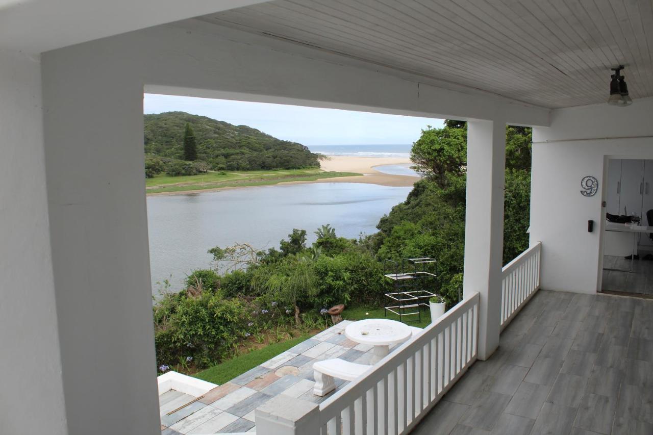 Blue'S Guest House - East London Bonza Bay Екстер'єр фото