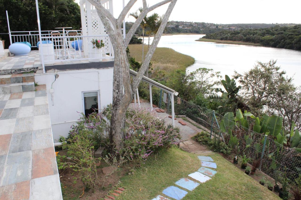 Blue'S Guest House - East London Bonza Bay Екстер'єр фото