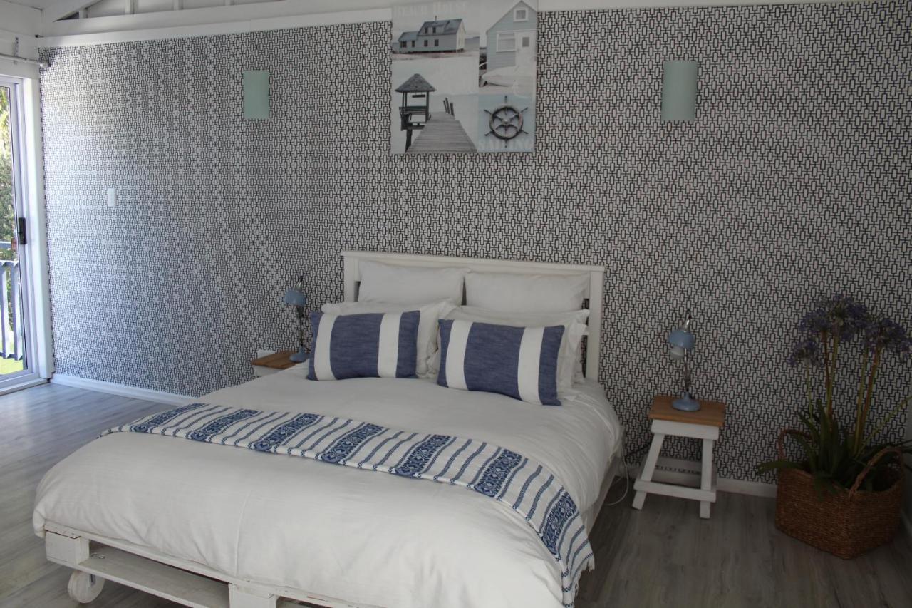 Blue'S Guest House - East London Bonza Bay Екстер'єр фото