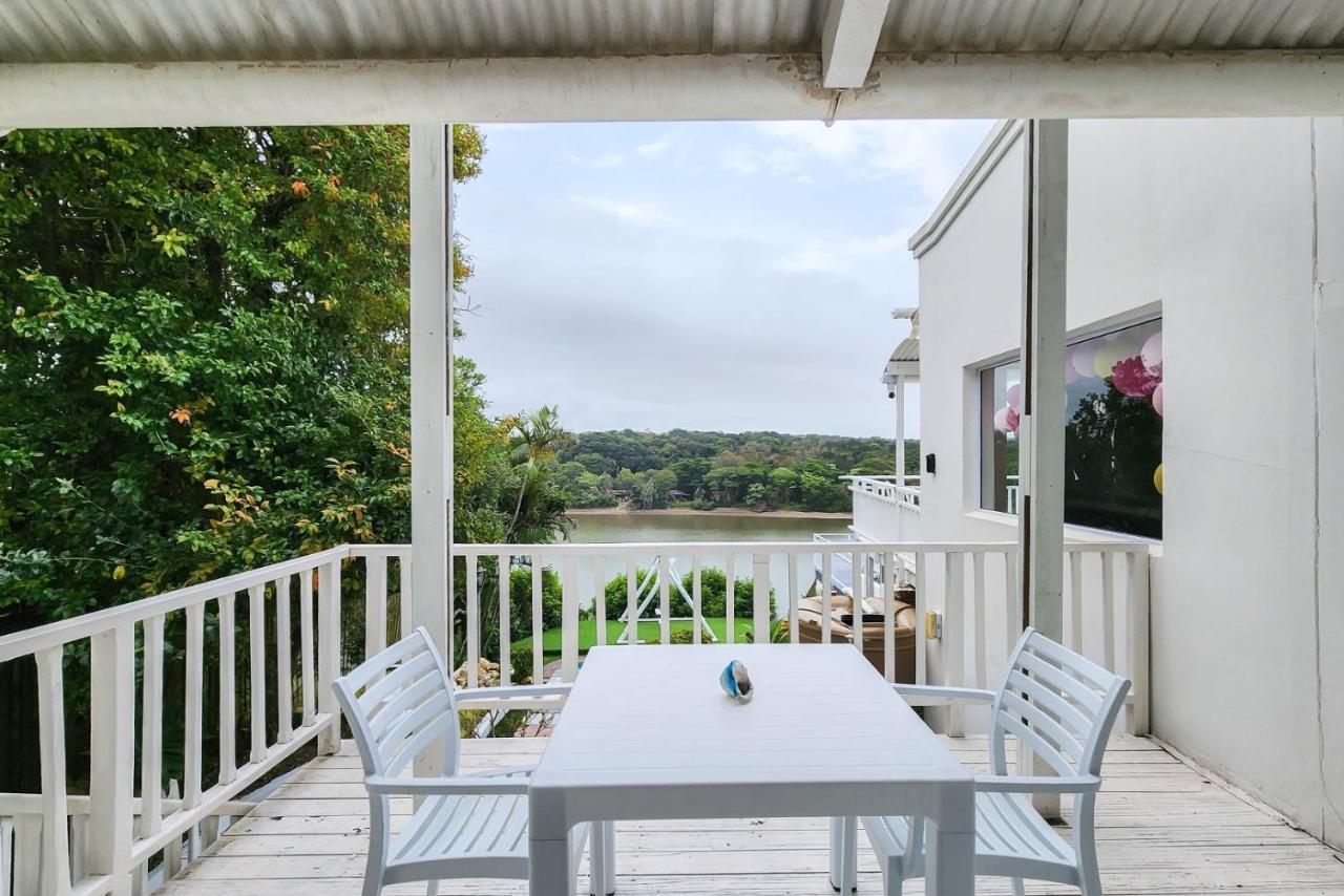 Blue'S Guest House - East London Bonza Bay Екстер'єр фото
