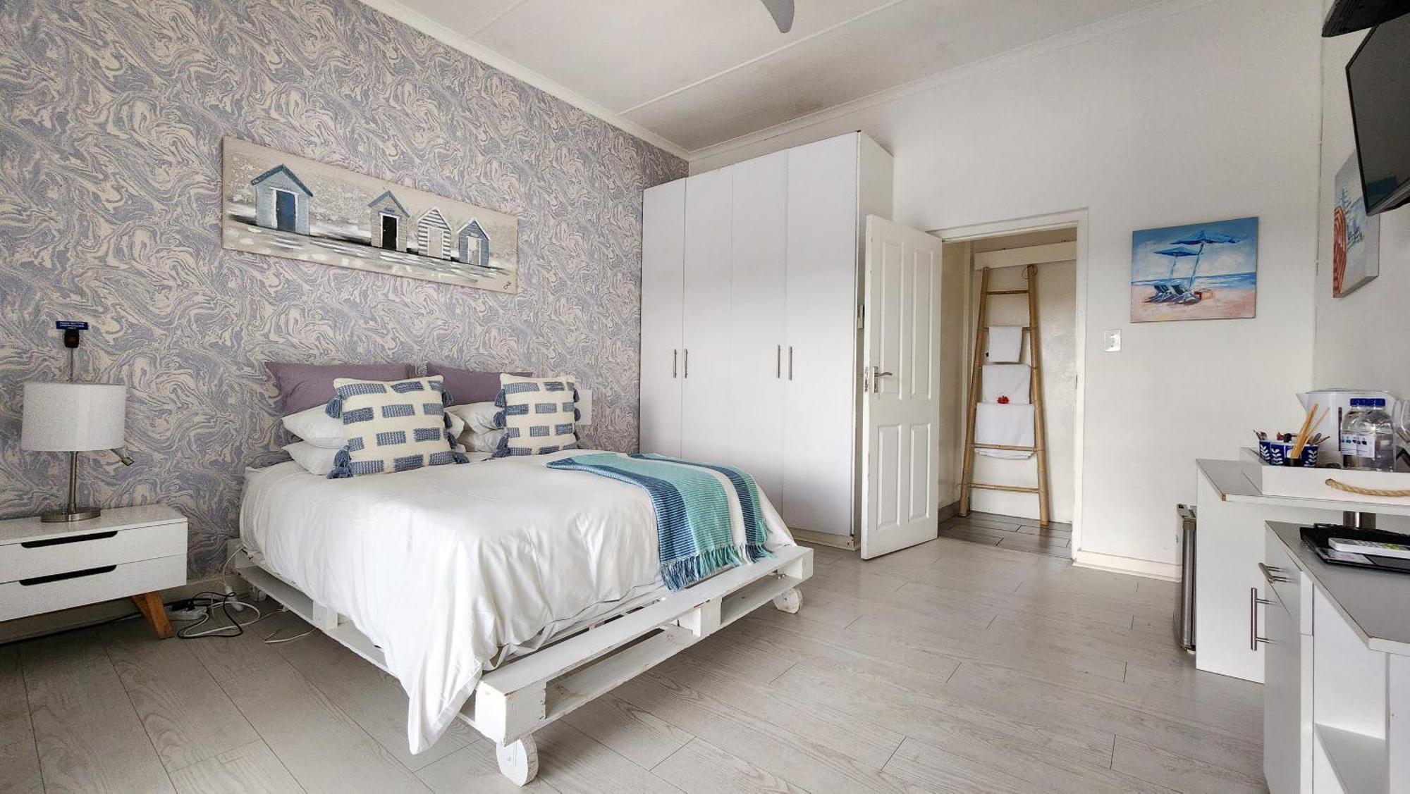 Blue'S Guest House - East London Bonza Bay Екстер'єр фото