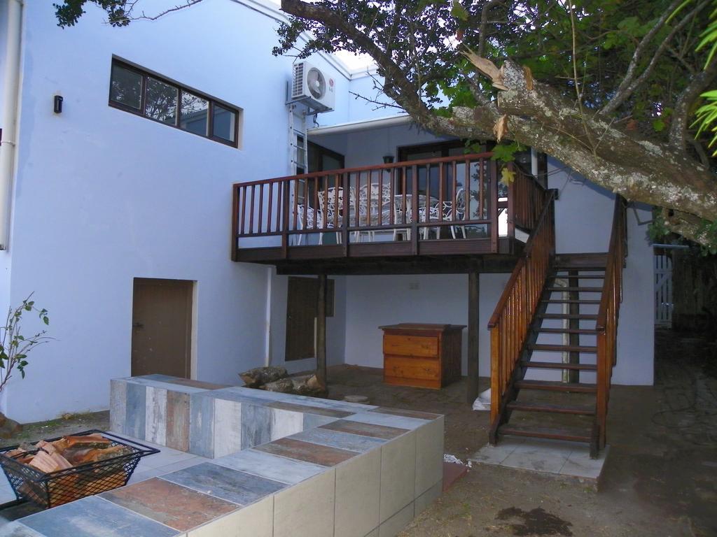Blue'S Guest House - East London Bonza Bay Екстер'єр фото