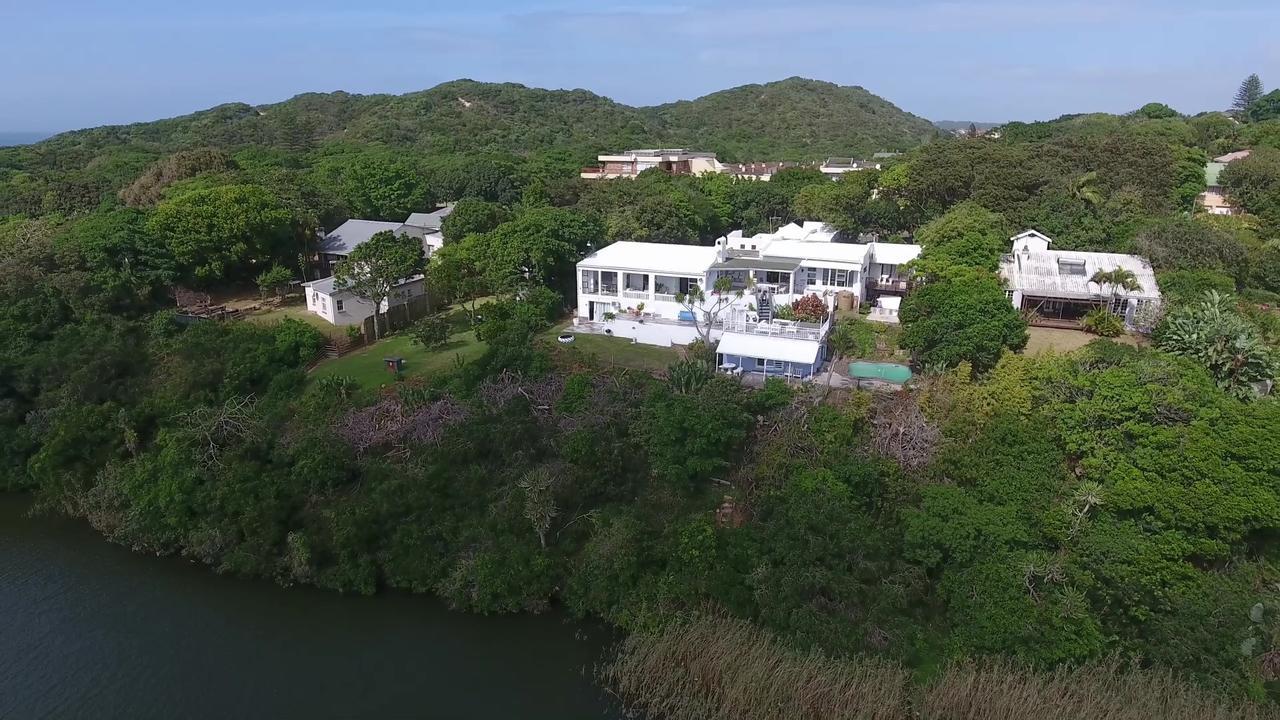 Blue'S Guest House - East London Bonza Bay Екстер'єр фото