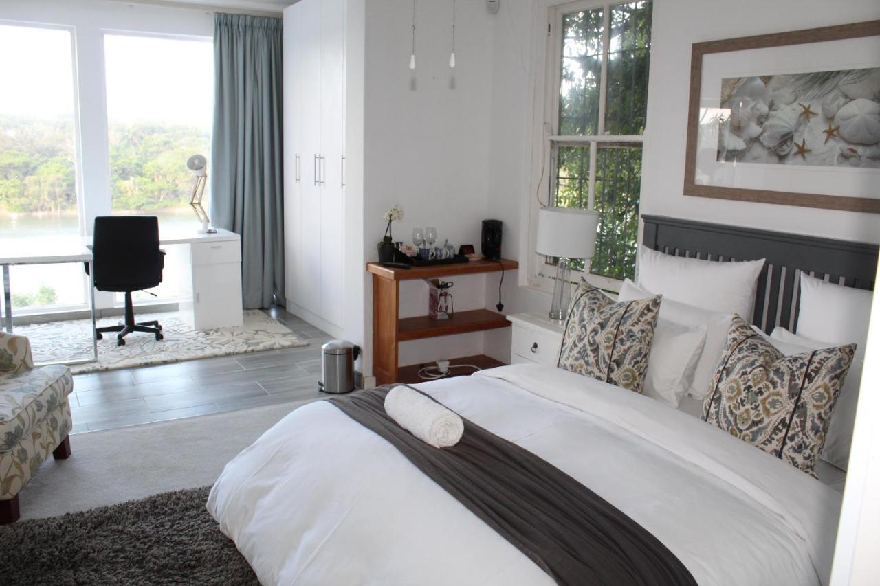 Blue'S Guest House - East London Bonza Bay Екстер'єр фото