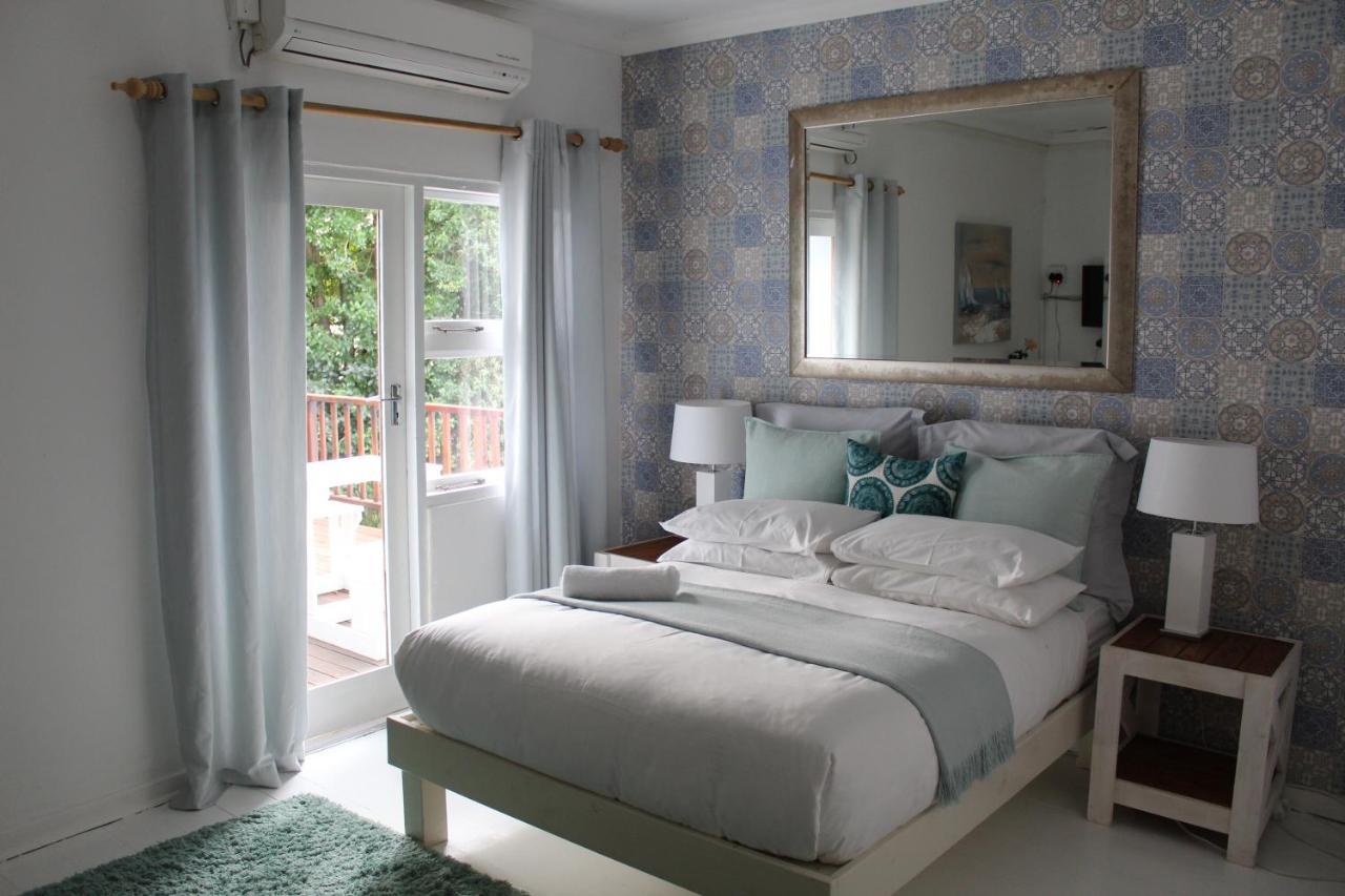 Blue'S Guest House - East London Bonza Bay Екстер'єр фото