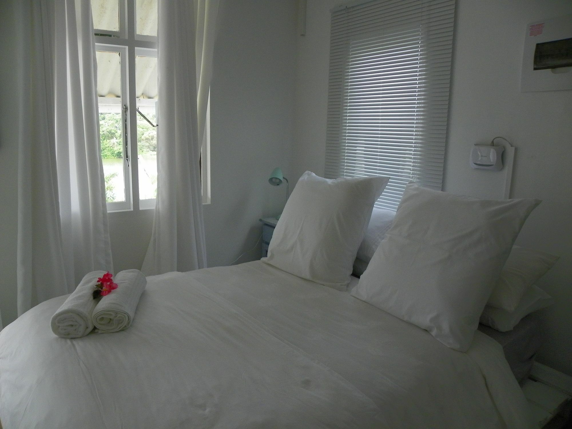 Blue'S Guest House - East London Bonza Bay Екстер'єр фото
