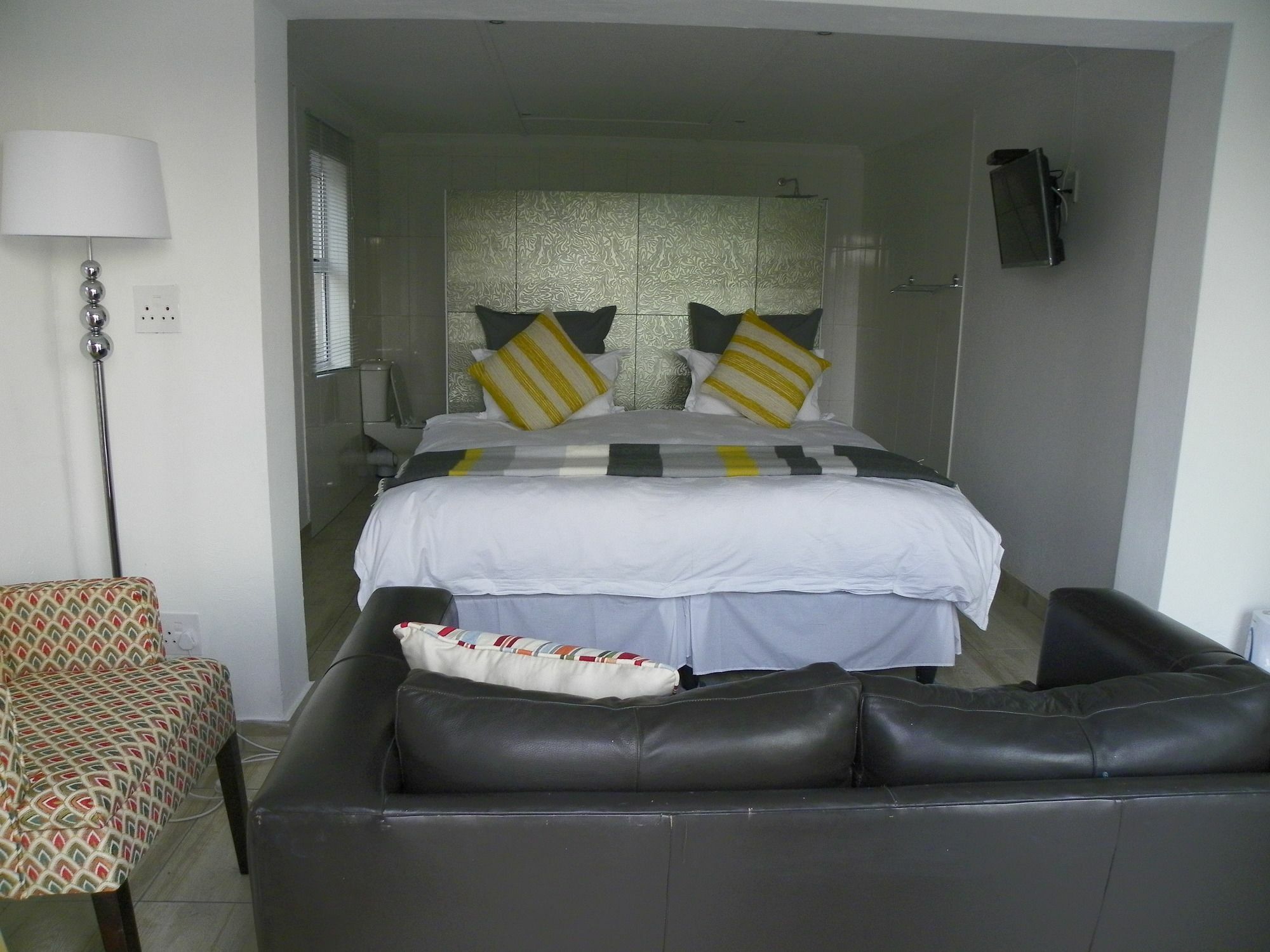 Blue'S Guest House - East London Bonza Bay Екстер'єр фото