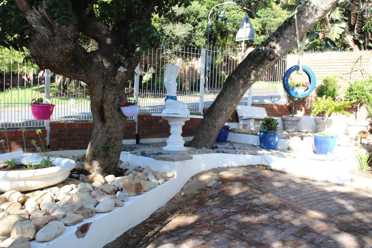 Blue'S Guest House - East London Bonza Bay Екстер'єр фото