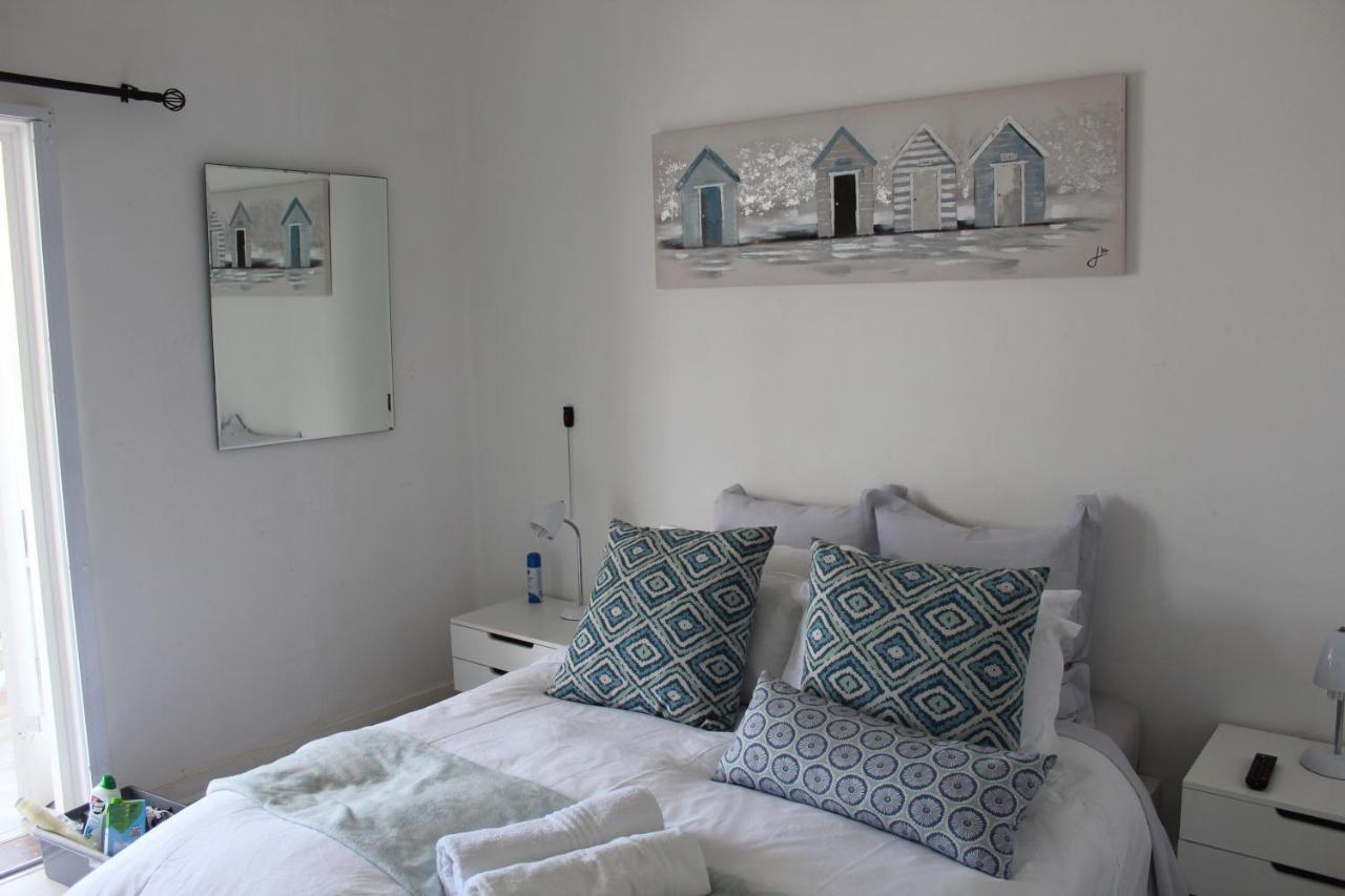 Blue'S Guest House - East London Bonza Bay Екстер'єр фото